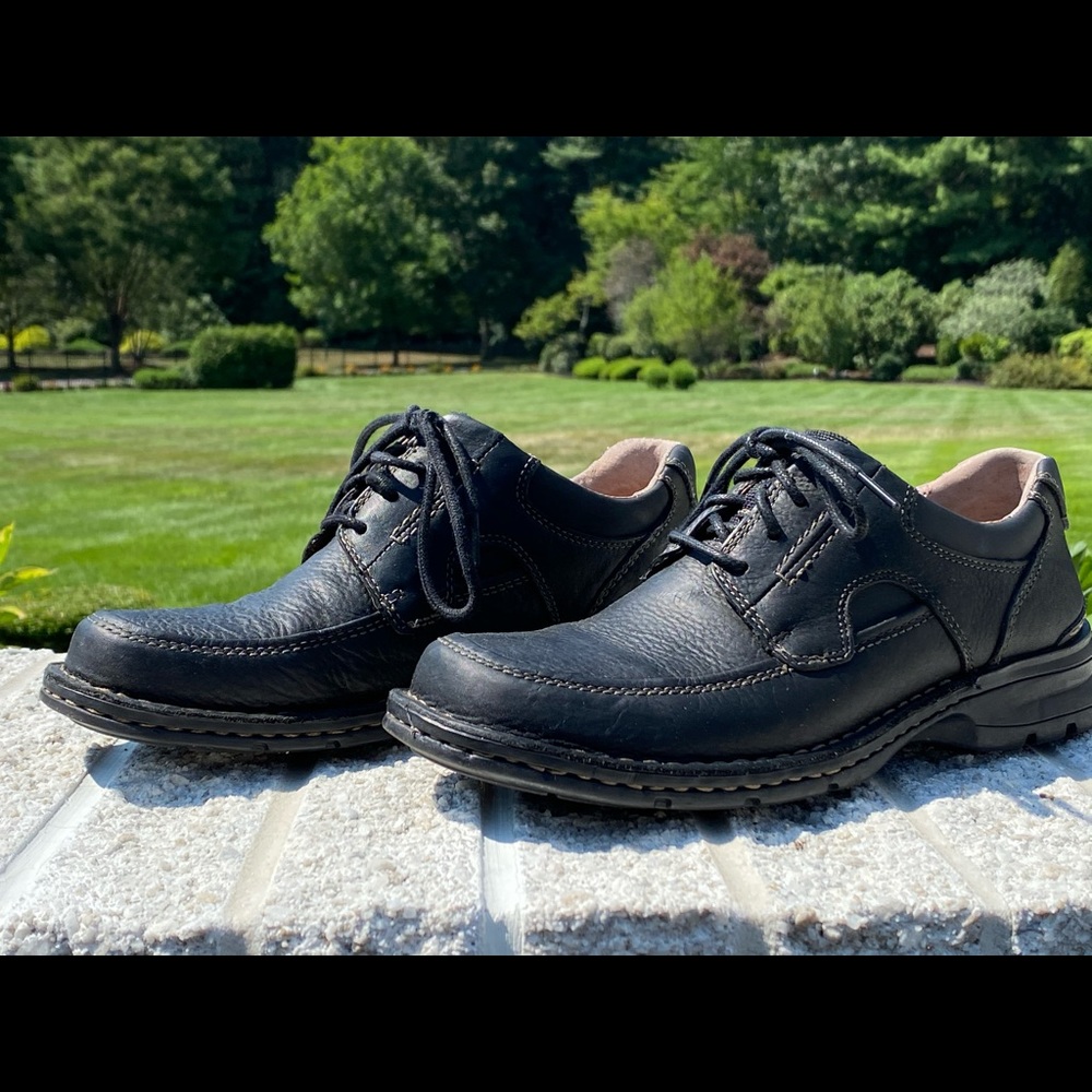 Clarks Black Leather Apron Toe Oxfords